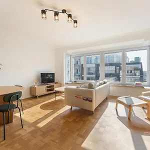 Zonnig, Ruim Op A+ Locatie! Appartement